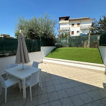 Apartment A Schiera Con Patio *